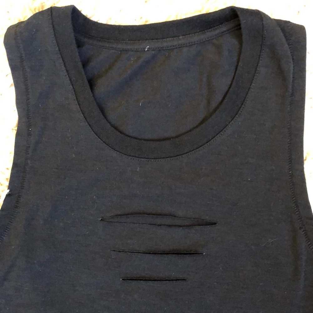 Alo ripped detail crop tank top